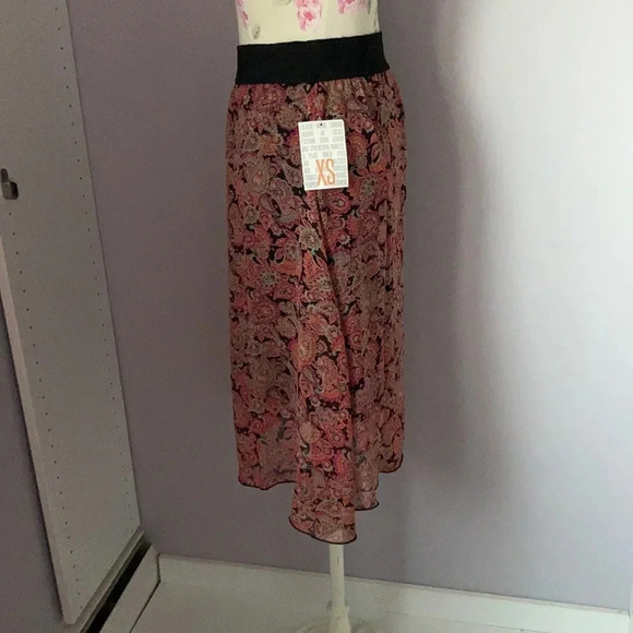 Lularoe Lola printed lined skirt in extra small - Picture 4 of 10